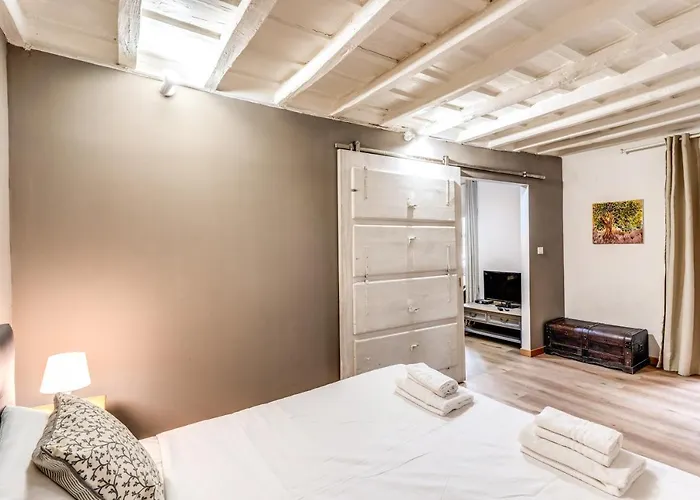 Lovely Spacious Near The Colosseum