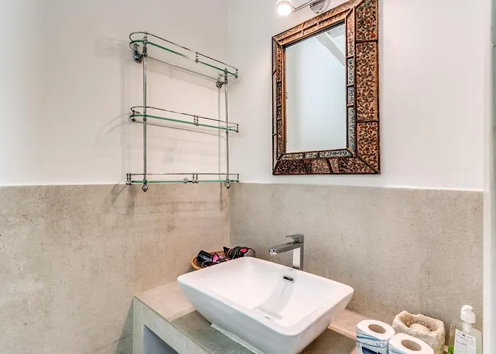 Lovely Spacious Near The Colosseum * Rome