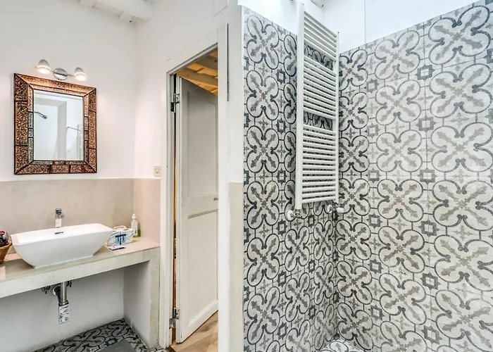 Lovely Spacious Near The Colosseum *