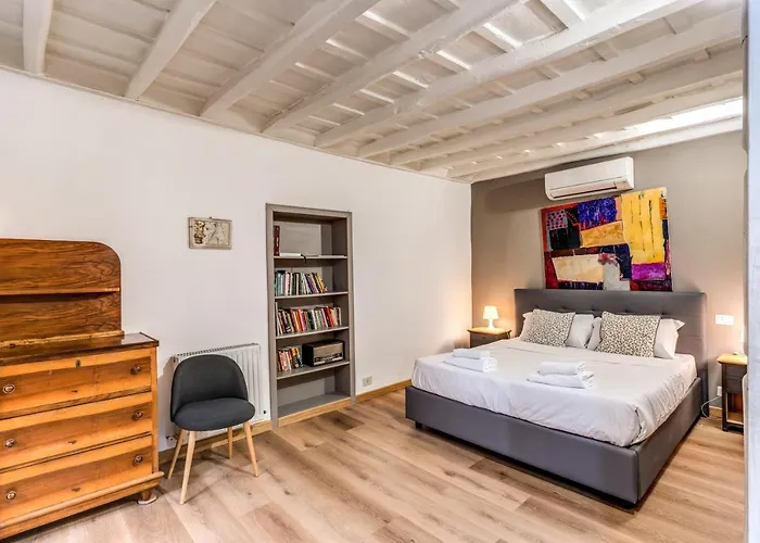 Apartament Lovely Spacious Near The Colosseum Rzym