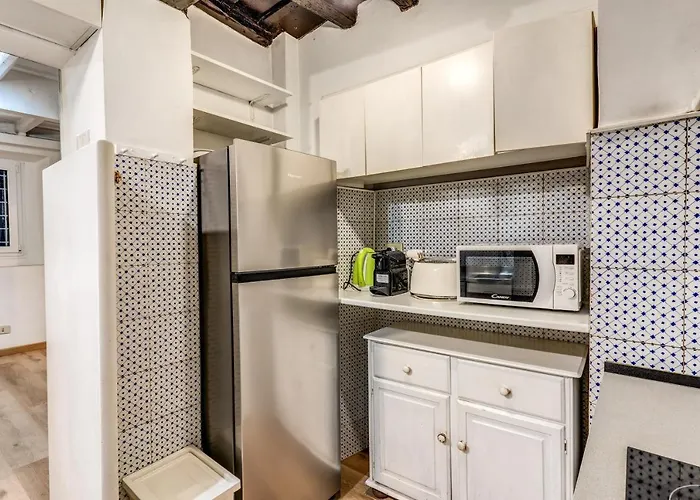 Lovely Spacious Near The Colosseum Apartament Rzym